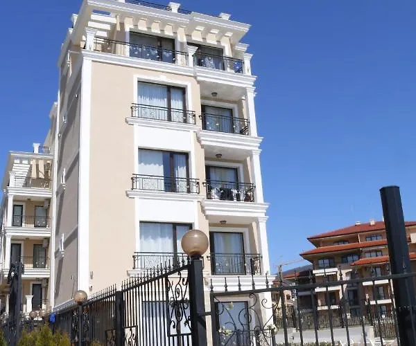 Deluxe In Апарт-готель *